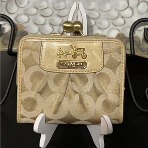 COACH KissLock wallet